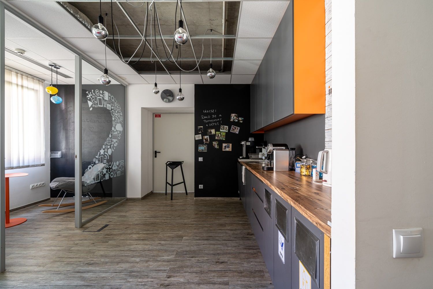 zsoltudvar-irodahaz-iroda-kiado-buda-028