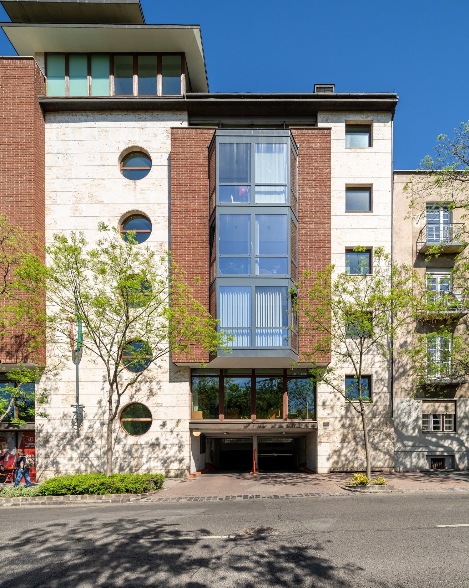 zsoltudvar-irodahaz-iroda-kiado-buda-035